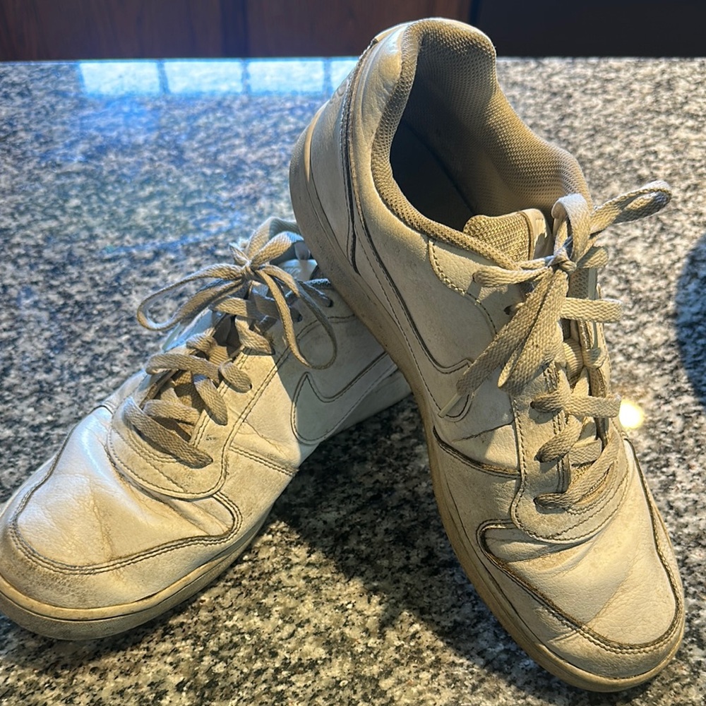 Nike Men's Athletic Shoes - White and Gray